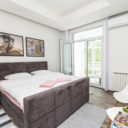 Modern Apartment In The Heart Of The City Center! Сараево Екстериор снимка