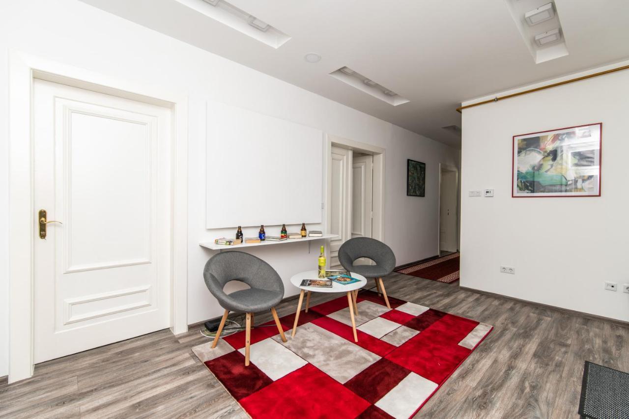 Modern Apartment In The Heart Of The City Center! Сараево Екстериор снимка